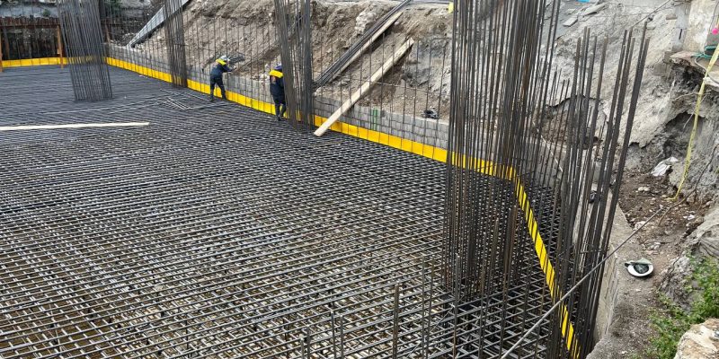 نصب واتر استاپ در فونداسیون برج زنیت پی برج مسکونی ساحلی زنیت مازندران