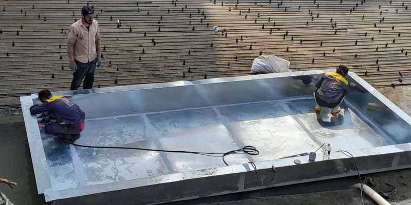 نصب وان فلزی در فونداسیون برج زنیت برای عایق بندی رطوبتی ایزولاسیون برج مسکونی ساحلی زنیت تنکابن