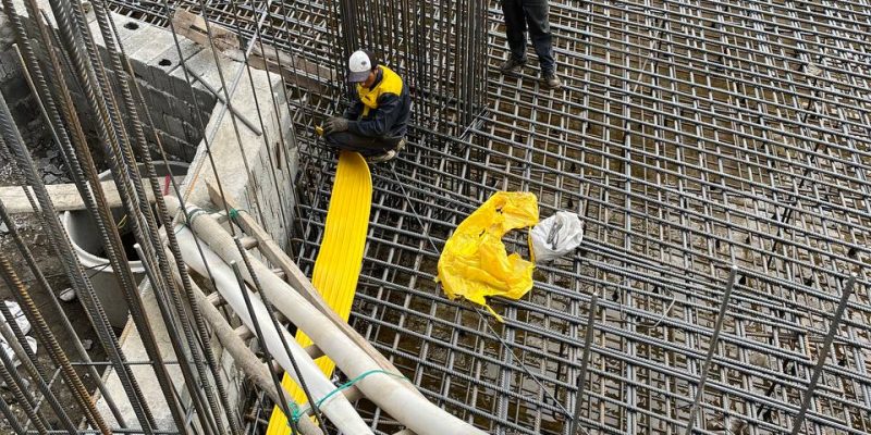 نصب واتر استاپ در فونداسیون برج زنیت واتر استاپ برج مسکونی ساحلی زنیت شمال